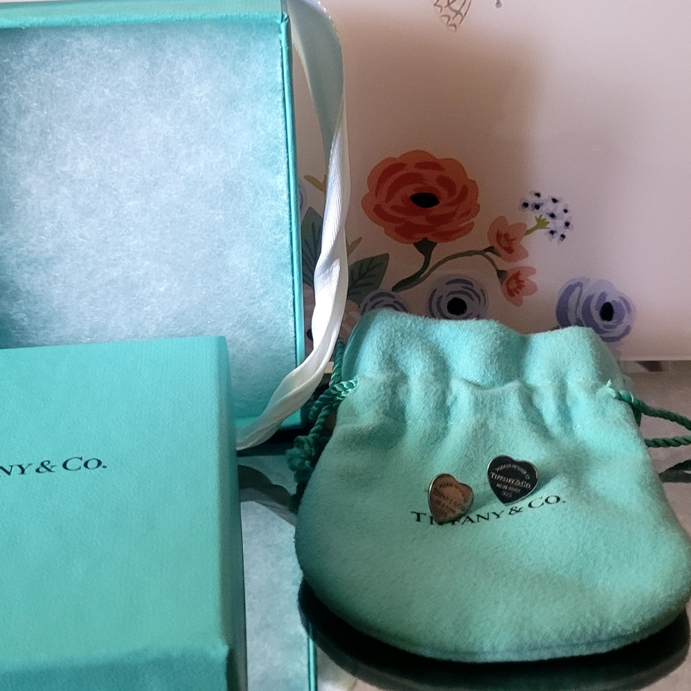 Tiffany & Co. Silver Heart Earrings with Blue Pouch
